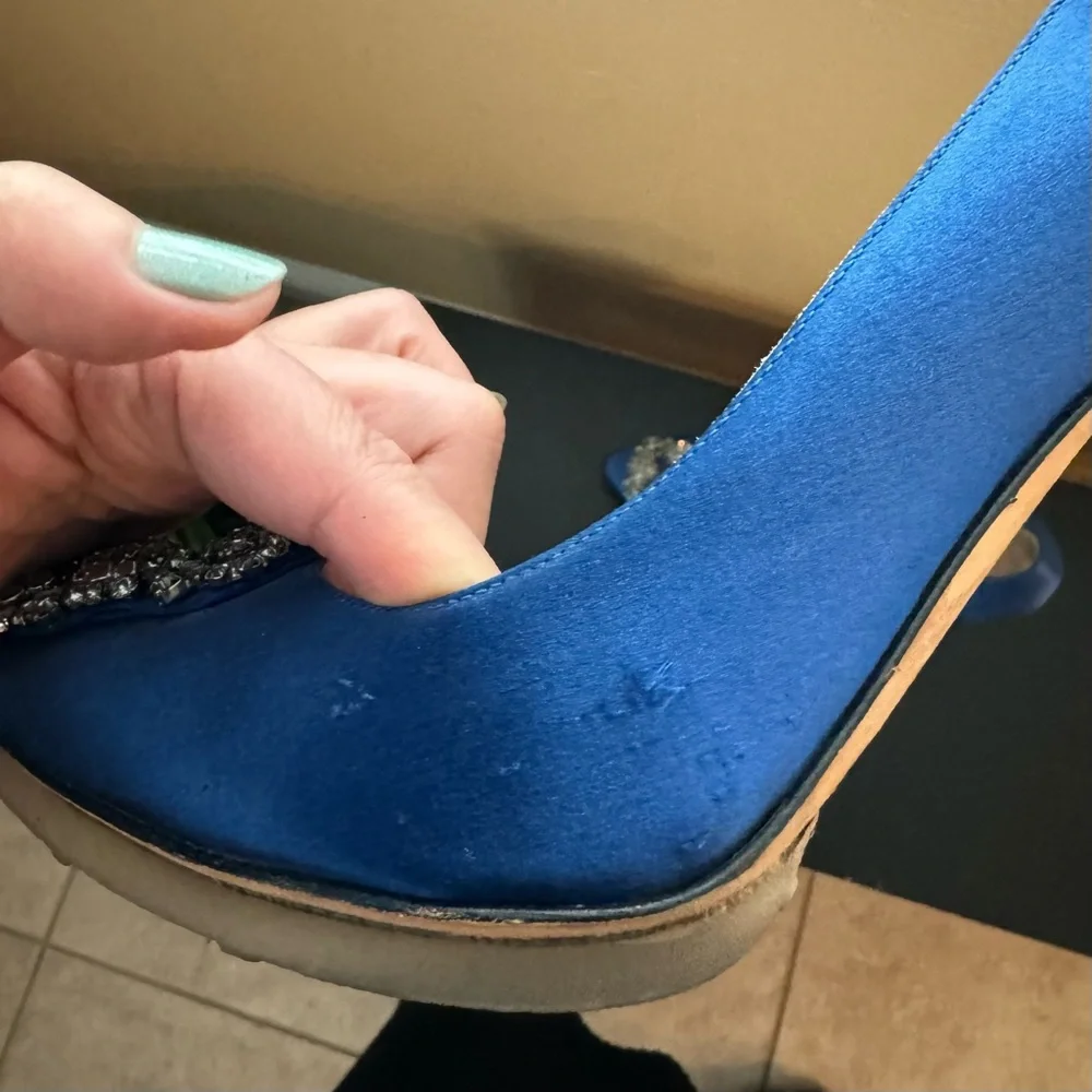 Manolo Blahnik Blue Satin Pumps size 39 - Picture 6 of 8